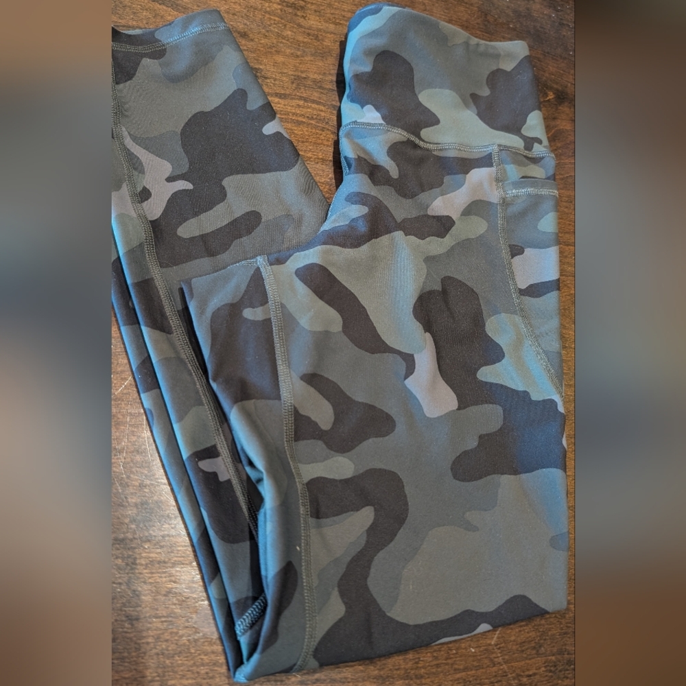 Womens Old Navy Camo Leggings, Size Large
